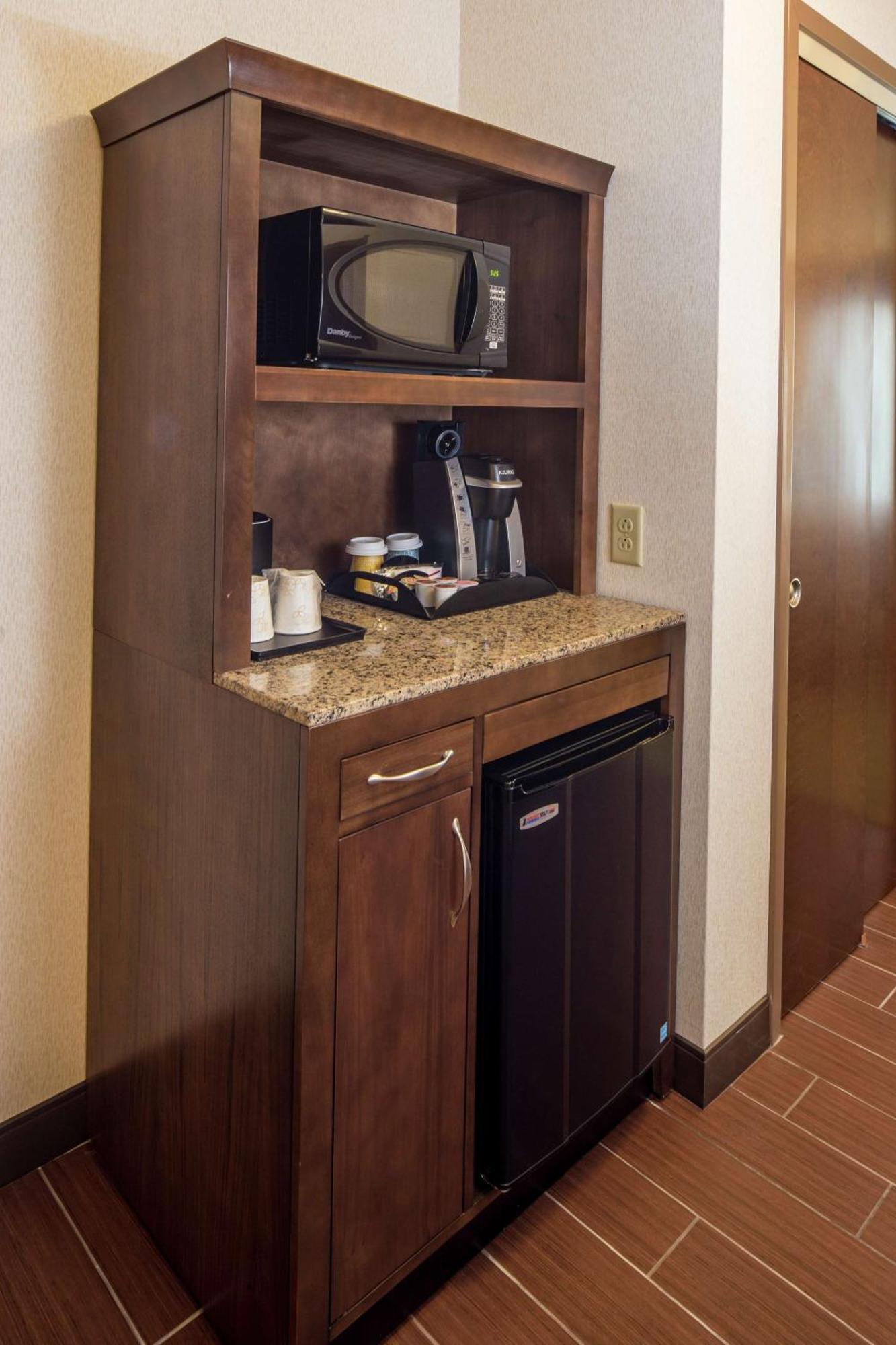 Hilton Garden Inn Юніонтаун Екстер'єр фото